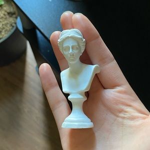 Miniature lady sculpture decor